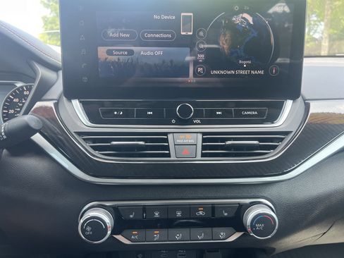 Certified 2024 Nissan Altima 2.5 SR w/ SR Premium Package FWD image 6