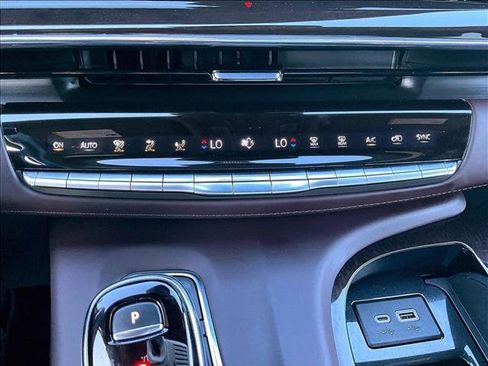 Used 2023 Cadillac Escalade Sport Platinum w/ Heavy-Duty Trailer Package image 24