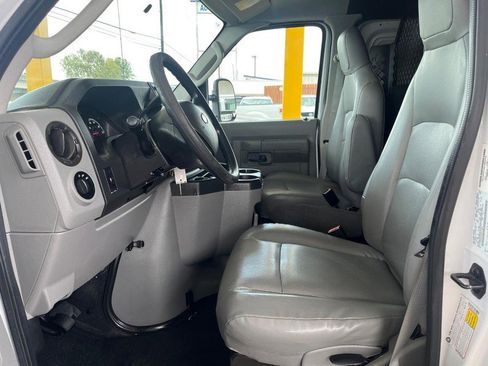 Used 2014 Ford E-250 and Econoline 250 image 7
