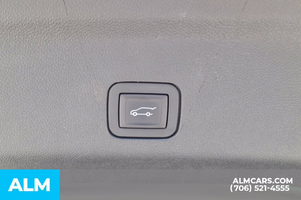 Used 2025 GMC Yukon Denali AWD/4WD image 9
