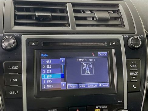 Used 2014 Toyota Camry SE image 15