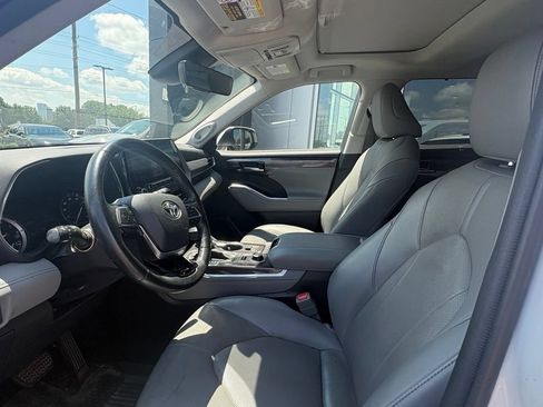 Used 2021 Toyota Highlander Limited AWD/4WD image 10