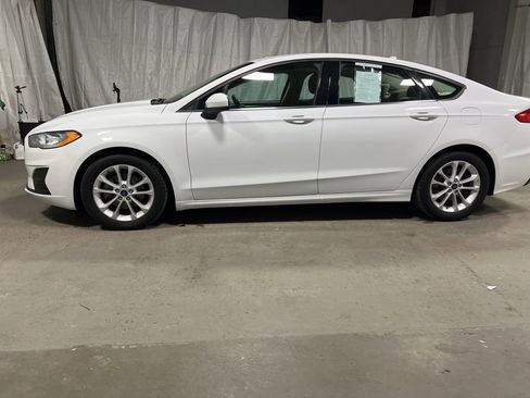 Used 2019 Ford Fusion SE FWD image 4