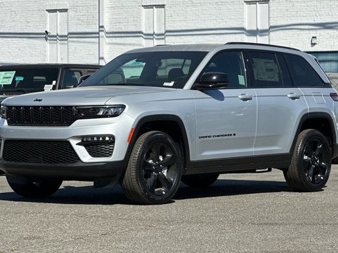 New 2025 Jeep Grand Cherokee Limited w/ Black Appearance Package image 7