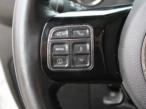 Used 2015 Jeep Wrangler Unlimited Sahara image 10