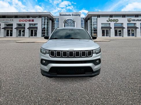 Certified 2024 Jeep Compass Latitude AWD/4WD image 3