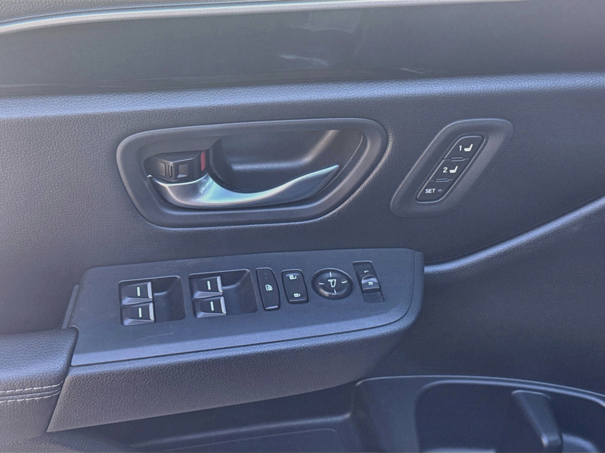Used 2025 Honda Pilot EX-L image 16