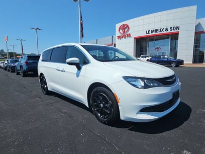 Used 2017 Chrysler Pacifica LX