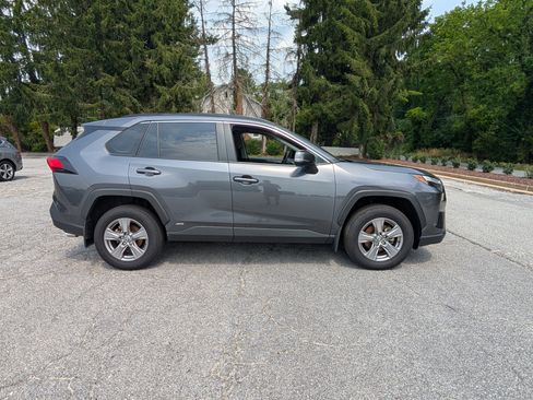 Used 2025 Toyota RAV4 LE AWD/4WD image 2