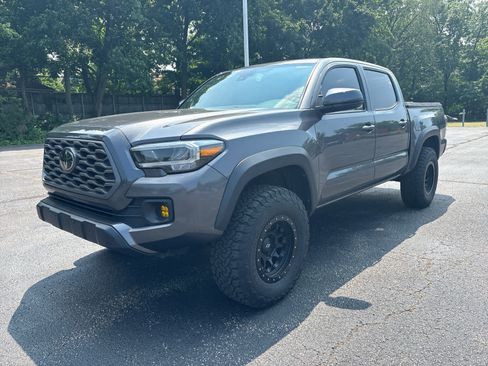 Used 2020 Toyota Tacoma TRD Off-Road w/ Technology Package AWD/4WD image 1