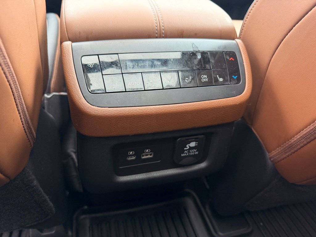 Used 2024 Nissan Pathfinder Platinum AWD/4WD image 18