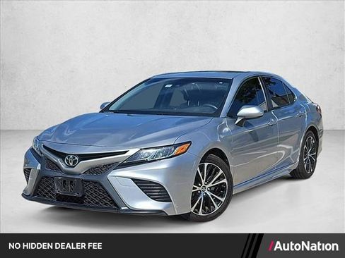 Used 2018 Toyota Camry SE FWD image 1