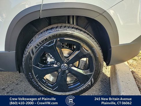 New 2026 Volkswagen Taos SE image 18