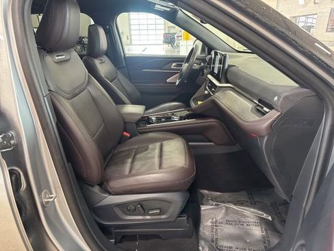 Used 2025 Ford Explorer Platinum image 17