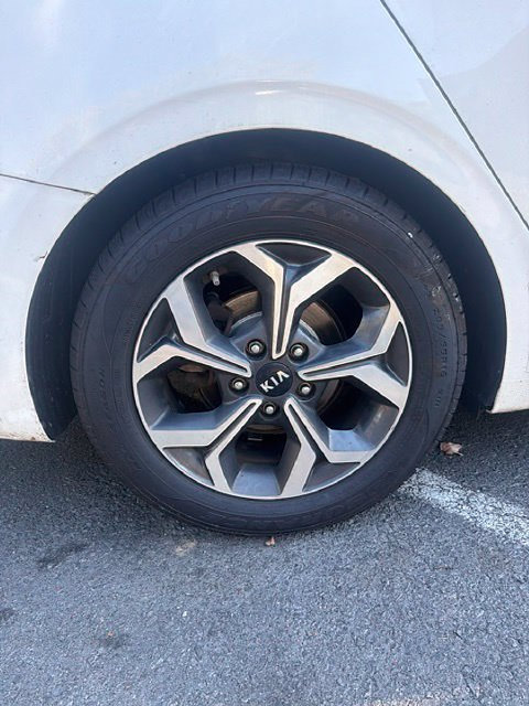 Used 2020 Kia Forte LXS FWD image 4