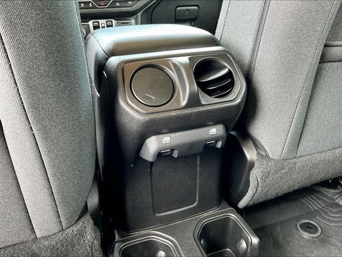 Used 2025 Jeep Wrangler Unlimited Sport AWD/4WD image 10
