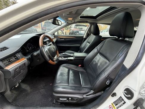 Used 2013 Lexus ES 300h image 9