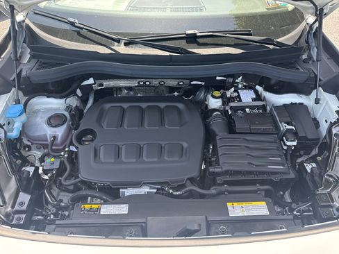 Certified 2025 Volkswagen Tiguan SE w/ Panoramic Sunroof Package AWD/4WD image 23