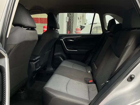Used 2025 Toyota RAV4 XLE image 12