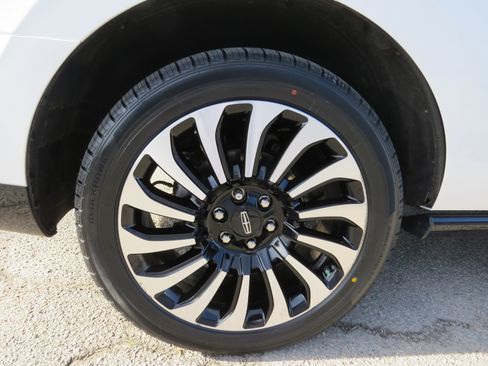 Used 2024 Lincoln Navigator Black Label image 11