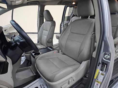 Used 2015 Toyota Sienna XLE w/ XLE Navigation Package FWD image 16