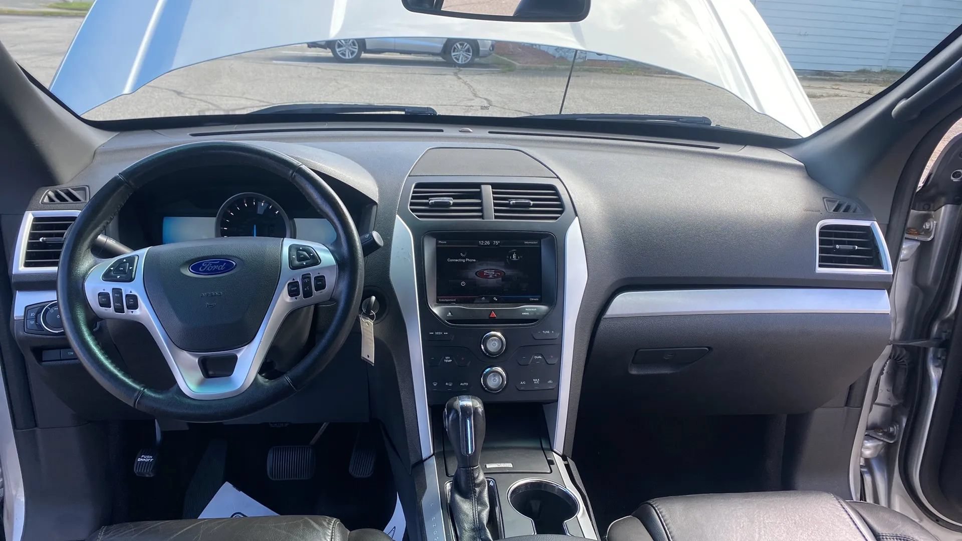 Used 2015 Ford Explorer XLT w/ Equipment Group 202B AWD/4WD image 10