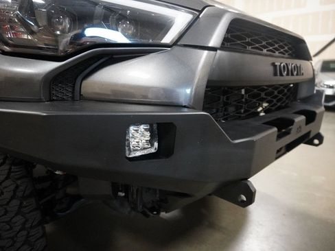 Used 2017 Toyota 4Runner SR5 AWD/4WD image 6