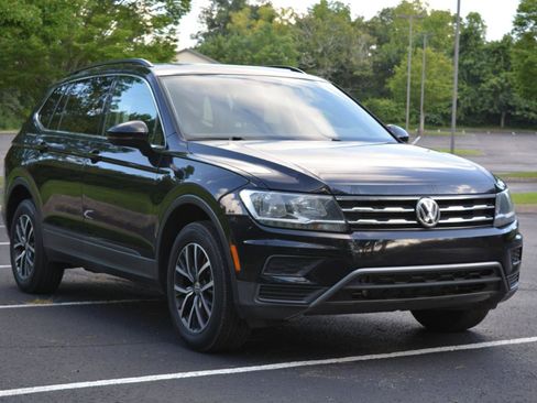 Used 2019 Volkswagen Tiguan SE w/ Panoramic Sunroof Package AWD/4WD image 3