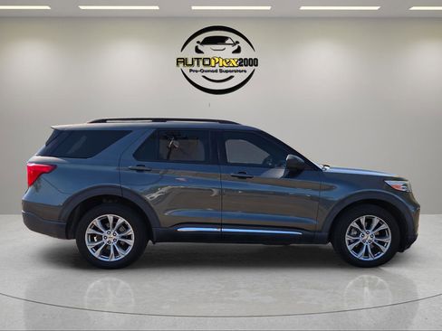 Used 2020 Ford Explorer XLT w/ Equipment Group 202A image 8