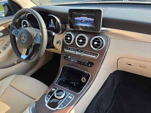 Used 2019 Mercedes-Benz GLC 300 4MATIC image 11