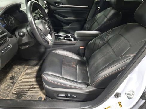Used 2024 Nissan Altima 2.5 SR w/ SR Premium Package FWD image 14