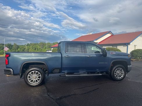 Used 2025 Chevrolet Silverado 2500 LTZ w/ LTZ Plus Package AWD/4WD image 10