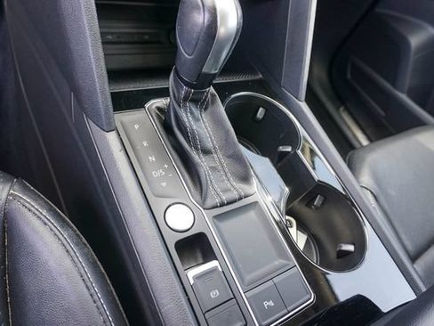 Used 2022 Volkswagen Atlas SE FWD image 21