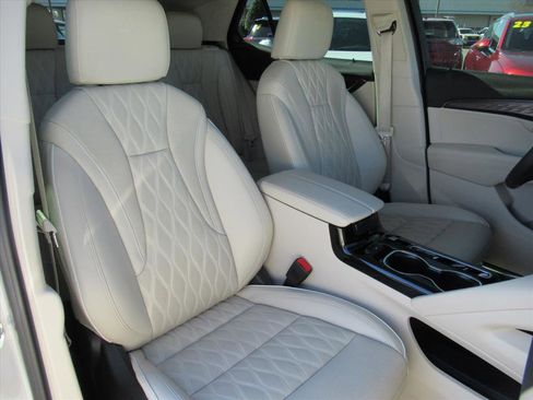 Used 2022 Buick Envision Avenir w/ Technology Package II image 8