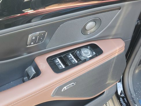 New 2026 Lincoln Nautilus Reserve w/ Jet Appearance Package image 9