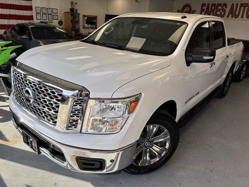 Used 2019 Nissan Titan SV w/ SV Convenience Package image 10