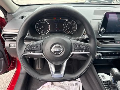 Used 2024 Nissan Altima 2.5 SV FWD image 26
