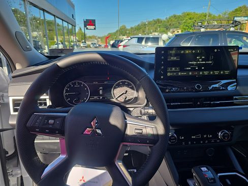 New 2025 Mitsubishi Outlander Trail Edition image 15
