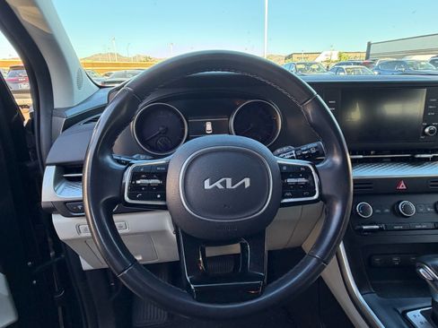 Used 2024 Kia Carnival LX FWD image 11