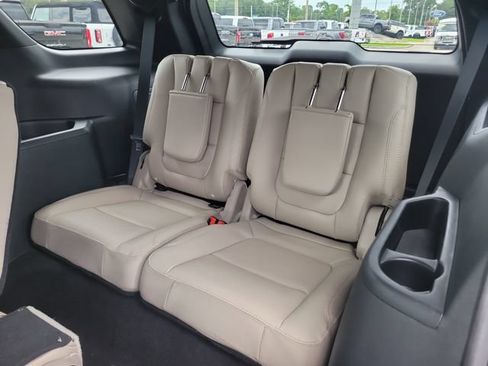 Used 2018 Ford Explorer Limited w/ Equipment Group 301A FWD image 17