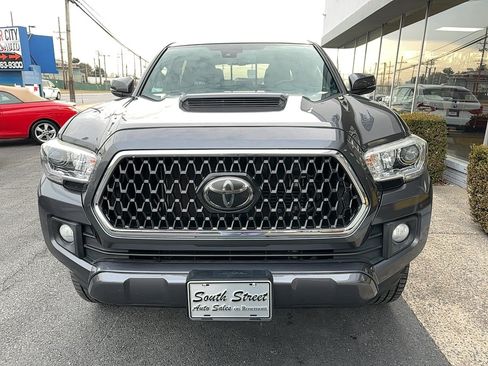 Used 2018 Toyota Tacoma TRD Sport AWD/4WD image 29