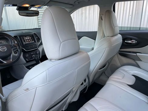 Used 2021 Jeep Cherokee Latitude Plus image 27