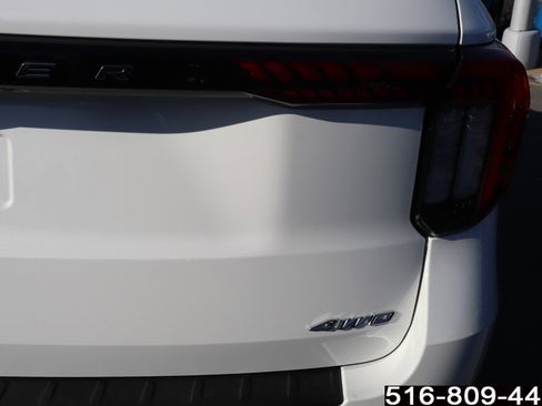 Used 2025 Ford Explorer Active image 33