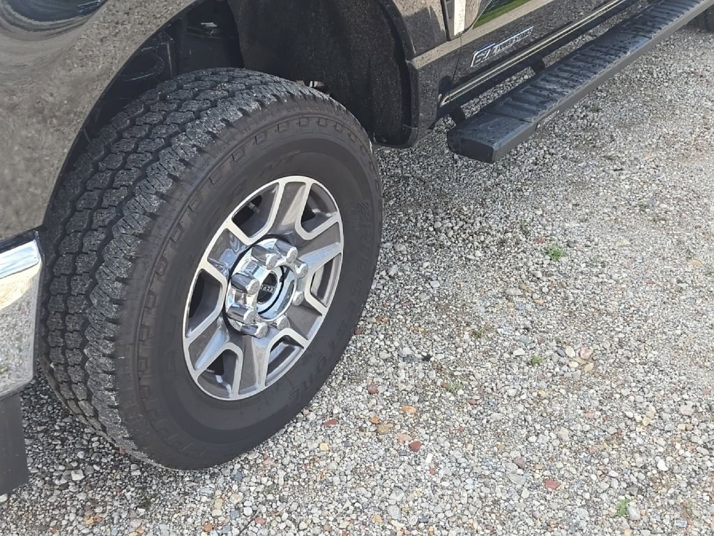 Used 2025 Ford F250 Lariat AWD/4WD image 14