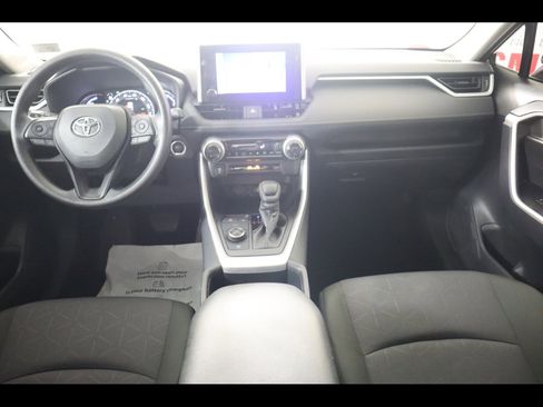 Used 2025 Toyota RAV4 XLE image 18
