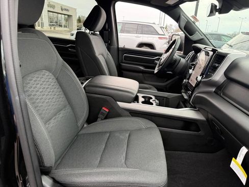 Used 2025 RAM 1500 Big Horn AWD/4WD image 6