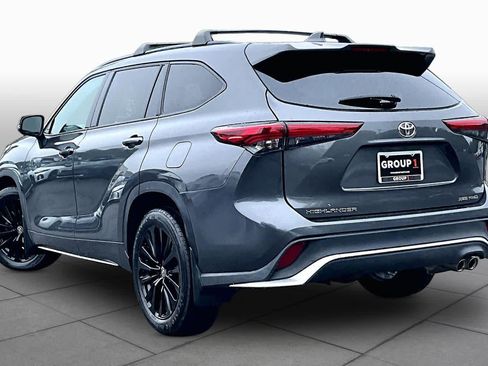 Used 2023 Toyota Highlander XSE AWD/4WD image 12