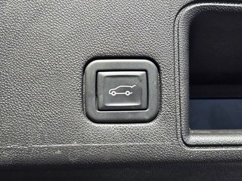 Used 2024 GMC Terrain SLT image 28