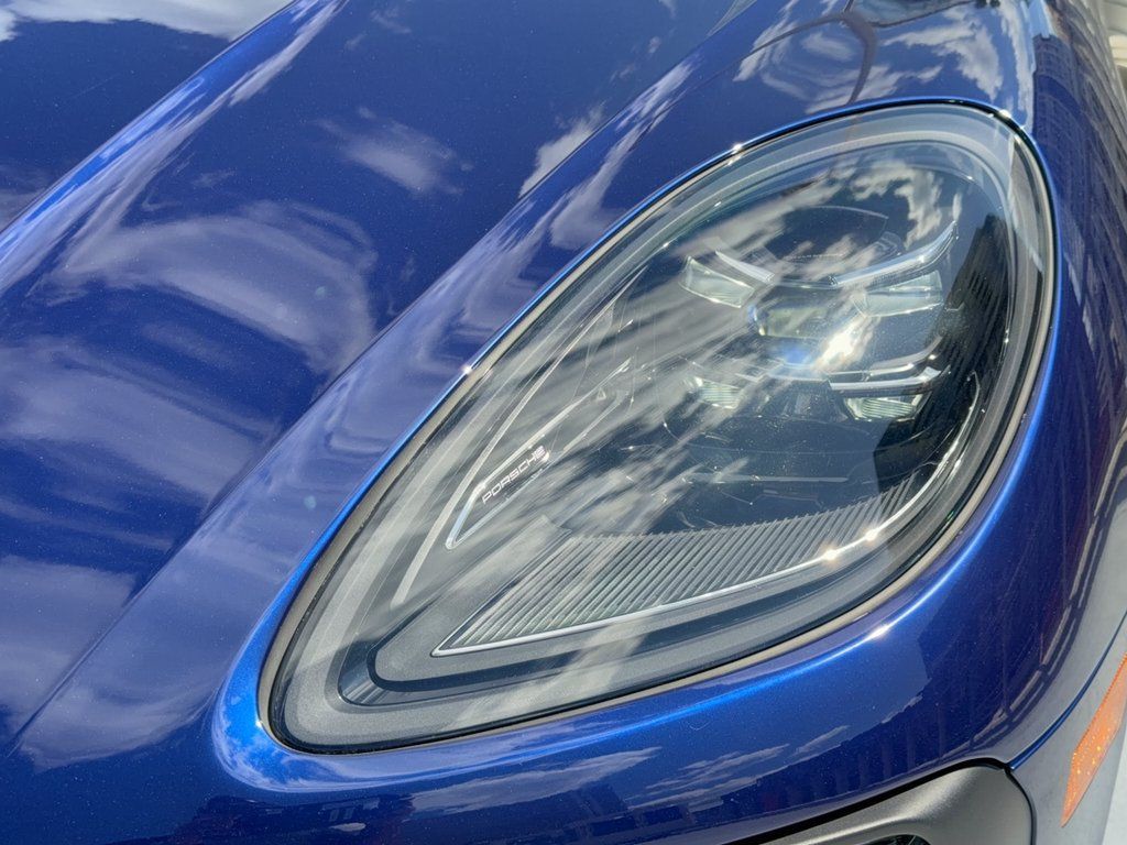 Certified 2024 Porsche Macan AWD/4WD image 12