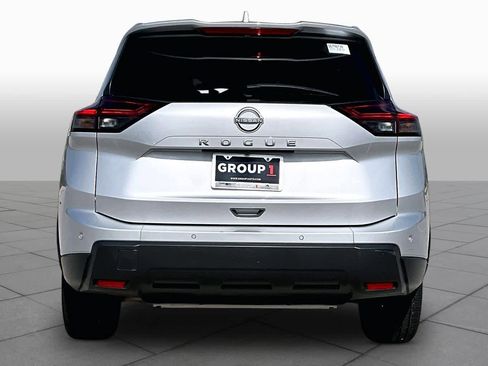 Certified 2025 Nissan Rogue SV FWD image 5